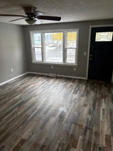 190 Aurora Ave in West Seneca, NY - Foto de edificio - Building Photo