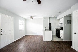711 E Carson in San Antonio, TX - Foto de edificio - Building Photo