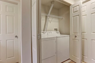 Olde Forge Townhomes in Nottingham, MD - Foto de edificio - Building Photo