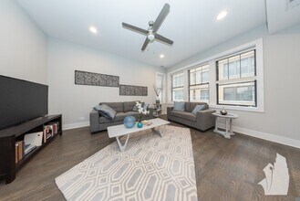 2620 N Rockwell St, Unit 2620-3 in Chicago, IL - Building Photo - Building Photo