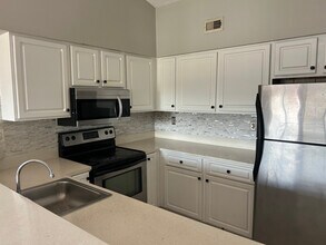 2550 SW 18th Terrace, Unit 2311 in Fort Lauderdale, FL - Building Photo - Building Photo