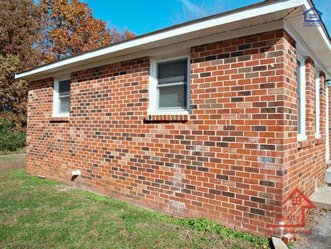 500 Skyline Dr in McMinnville, TN - Foto de edificio - Building Photo