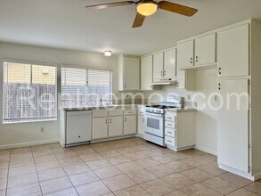 8575 Keystone Ct in San Diego, CA - Foto de edificio - Building Photo