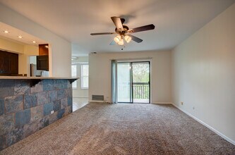 2210 Country Club Dr in Woodridge, IL - Building Photo - Building Photo