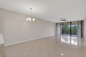 8592 W Sunrise Blvd in Plantation, FL - Building Photo - Building Photo