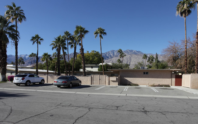 531 Desert View Dr in Palm Springs, CA - Building Photo - Building Photo