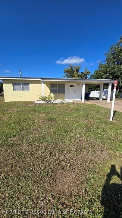 117 Sparrow Ave in Sebring, FL - Building Photo