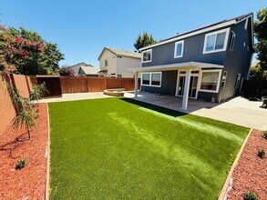 565 Edenderry Dr in Vacaville, CA - Building Photo - Building Photo