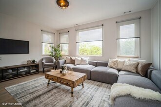 1100 S Western Ave in Chicago, IL - Building Photo - Building Photo