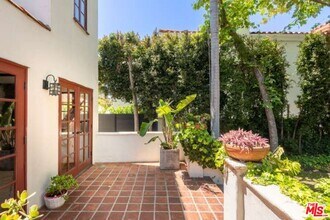 344 Entrada Dr in Santa Monica, CA - Building Photo - Building Photo