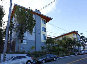 Lake View East Apartments in Oakland, CA - Building Photo - Building Photo