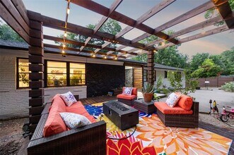 1657 Nob Hill Rd in Dallas, TX - Building Photo - Building Photo