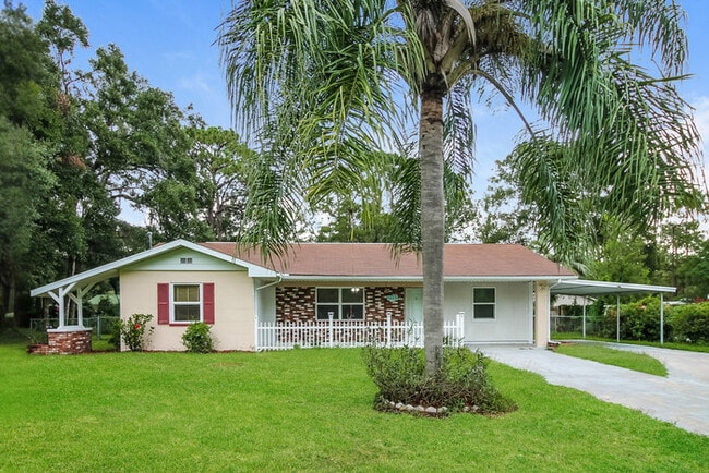 property at 5515 E Live Oak Ln
