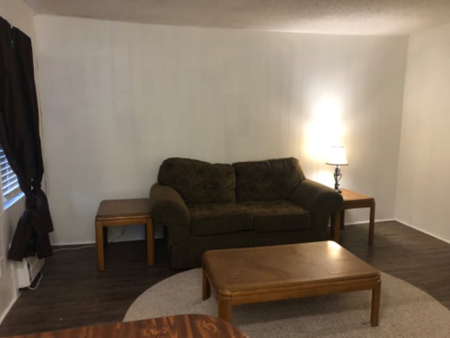 601 S Bruce Ave in Monahans, TX - Foto de edificio - Building Photo