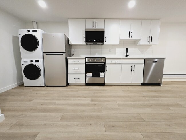 9207-9117 117 Ave NW in Edmonton, AB - Building Photo - Building Photo
