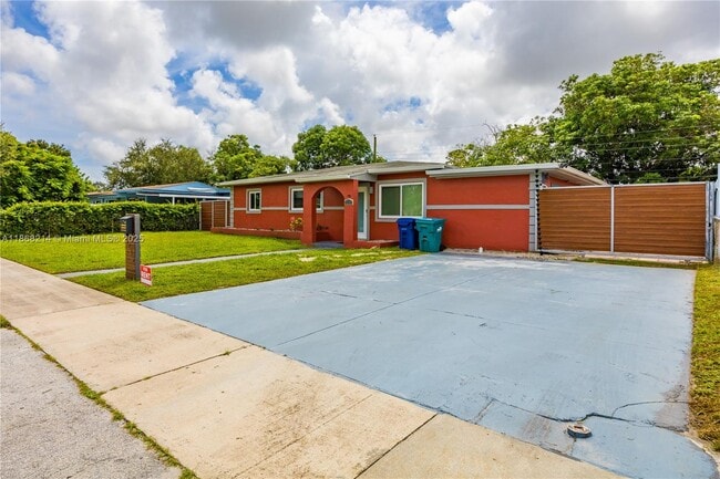 3230 NW 171 Terrace in Miami Gardens, FL - Building Photo - Building Photo