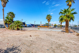J & S Studio Apartments in Las Vegas, NV - Foto de edificio - Primary Photo