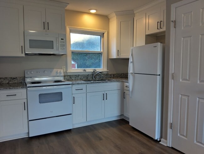 7394 Bellehaven Dr in Gloucester Point, VA - Building Photo - Building Photo