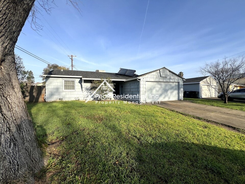 4407 Bouts Pkwy in Sacramento, CA - Building Photo