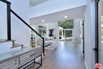 13413 Bayliss Rd in Los Angeles, CA - Building Photo - Building Photo