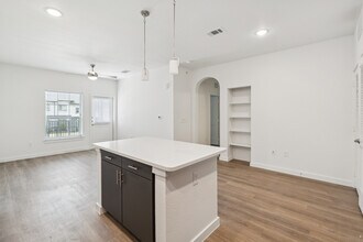 Vista at Silver Oaks in San Antonio, TX - Foto de edificio - Building Photo