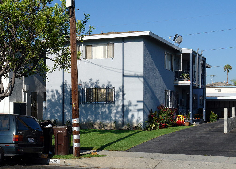 11841 Truro Ave in Hawthorne, CA - Building Photo