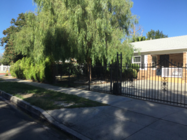 20957 Community St in Los Angeles, CA - Building Photo - Building Photo