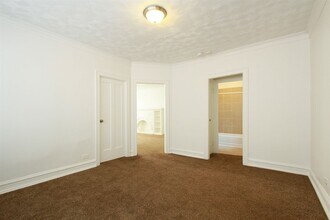 7956 S Burnham Ave Chicago, IL 60617 in Chicago, IL - Building Photo - Building Photo