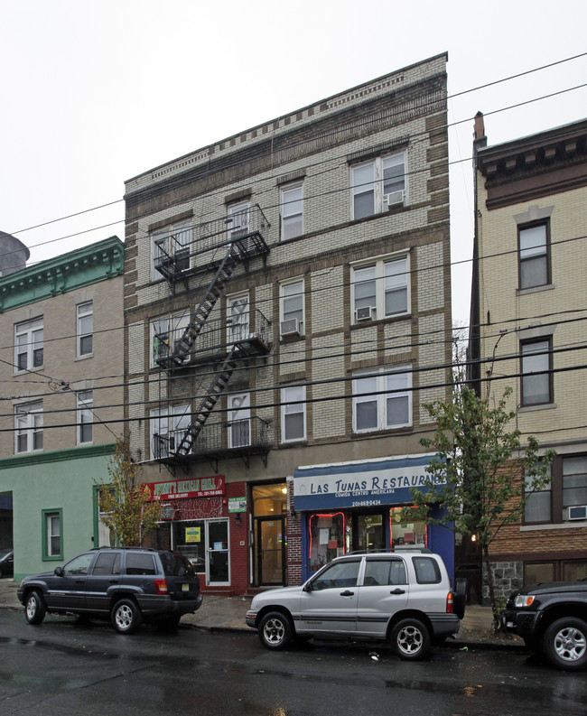 6312 Broadway in West New York, NJ - Foto de edificio - Building Photo