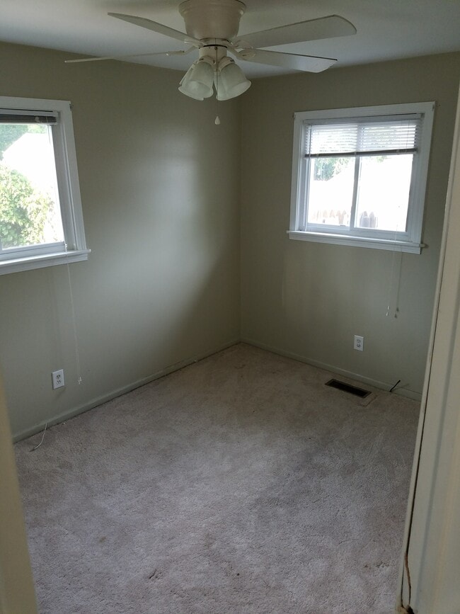 1302 Clay St, Unit 1304 in Midland, MI - Building Photo - Building Photo