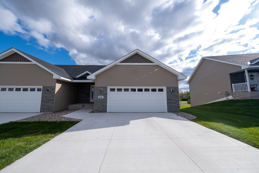 657 4th Cir Dr SW in Lonsdale, MN - Building Photo