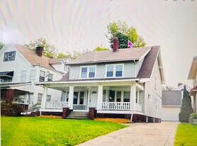 3230 Euclid Heights Blvd in Cleveland Heights, OH - Building Photo