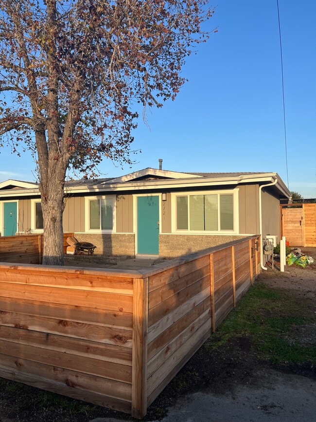 2721 Drew Ln in Lemon Grove, CA - Foto de edificio - Building Photo