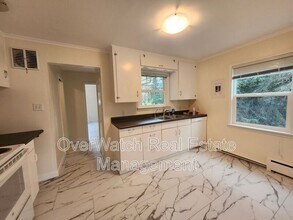 7727 Jewel Lake Rd in Anchorage, AK - Building Photo - Building Photo