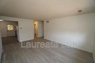 1950 Eagle St in Aurora, CO - Foto de edificio - Building Photo