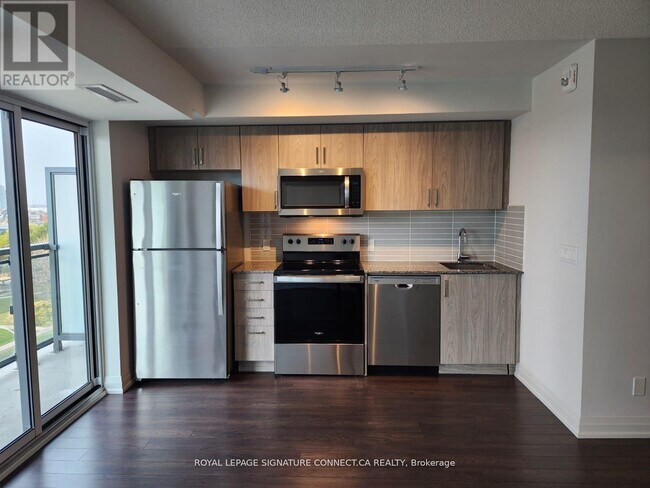 20 Meadowglen Pl in Toronto, ON - Building Photo - Building Photo