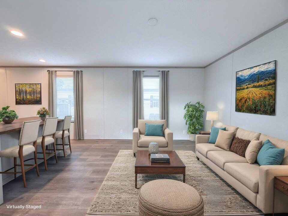 52705 Van Buren Dr in Chesterfield, MI - Foto de edificio