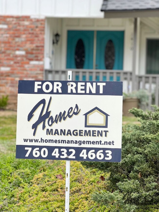 1410 Kenora St in Escondido, CA - Building Photo - Building Photo