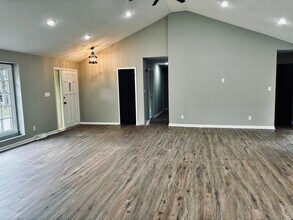 6724 N Garfield Ave in Kansas City, MO - Building Photo - Building Photo