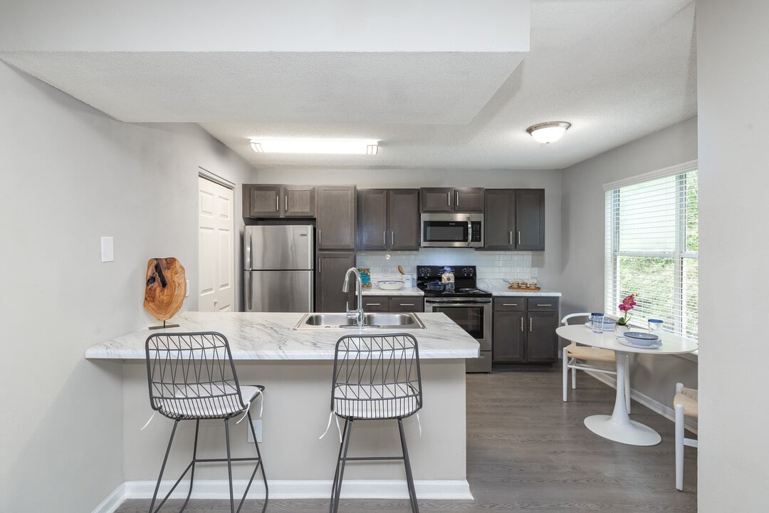 Crystal Lake in Pensacola, FL - Foto de edificio