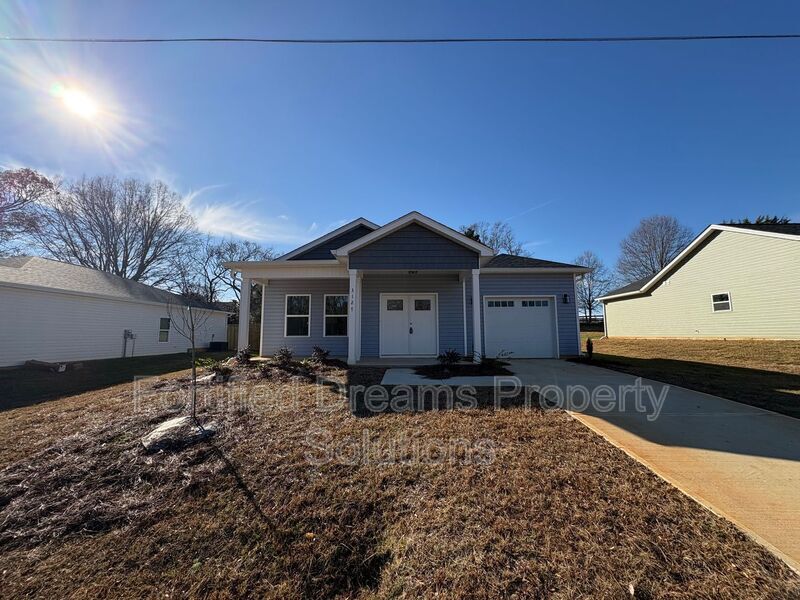 3127 Chapel St in Walkertown, NC - Building Photo