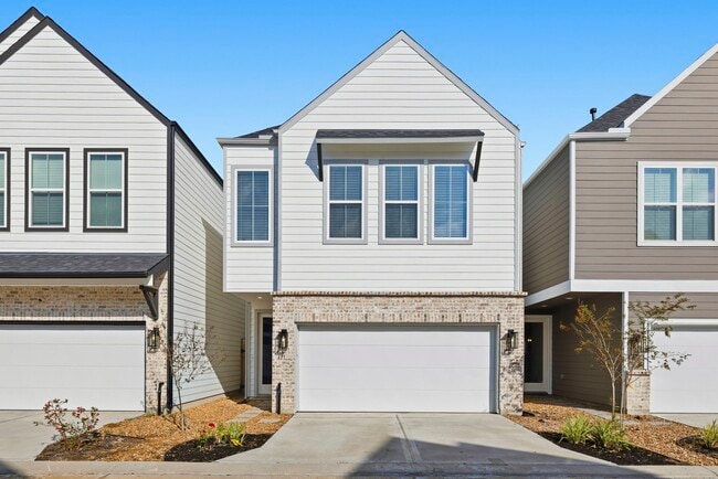 411 Stonework Garden Ln