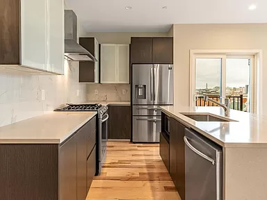 39 Lexington St, Unit uni4 2-bed 2-bath in Boston, MA - Building Photo