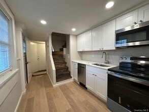 81 New St in Huntington, NY - Building Photo - Building Photo