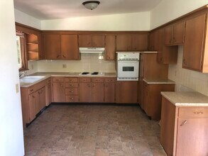 436 18th Ave, Unit 438 in East Moline, IL - Building Photo - Building Photo