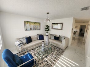 1285 W 39th Pl in Hialeah, FL - Building Photo - Building Photo