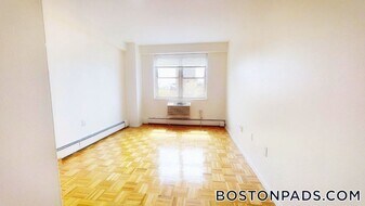 175 Freeman St, Unit 201 in Brookline, MA - Building Photo