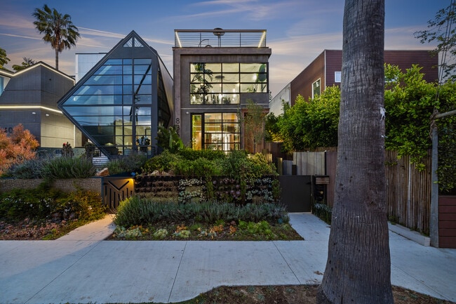 836 California Ave in Los Angeles, CA - Building Photo - Building Photo