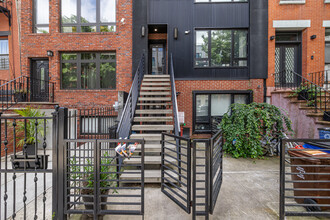 26 Eldert St in Brooklyn, NY - Foto de edificio - Building Photo