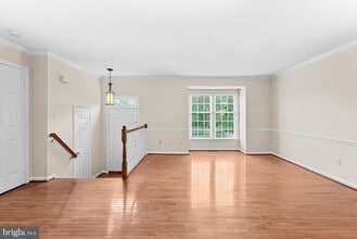 43362 Livery Square in Ashburn, VA - Foto de edificio - Building Photo